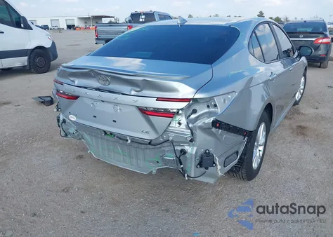 2025 Toyota Camry Le z USA, uszkodzony, nr VIN 4T1DAACK4SU162402